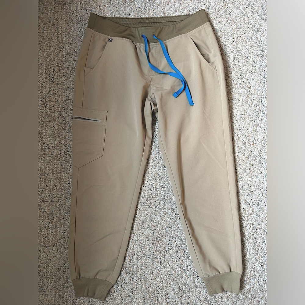 EUC Figs sandstone Zamora medium petite